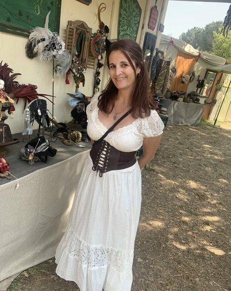 大学のアジア人オンリーファンズ アート裸 写真