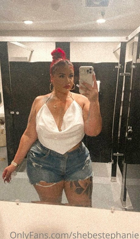 かわいいブロンドのオンリーファンズ セクシーヌード 写真