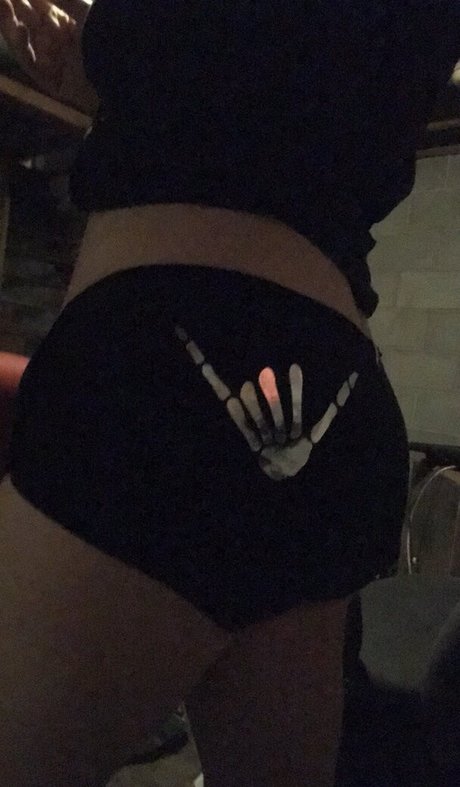 金髪の顔射オンリーファンズ ホット裸 画像