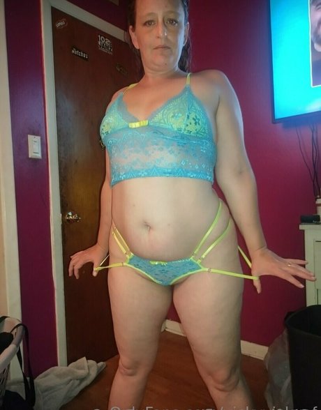 ストリップショー オンリーファンズ エロチック 写真