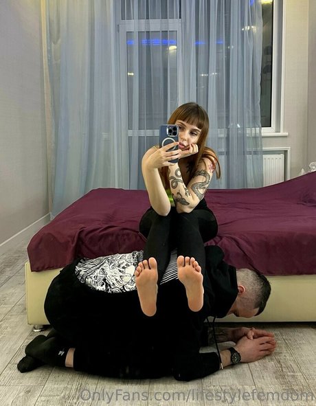 赤毛の痩せたオンリーファンズ 美しいヌード 画像