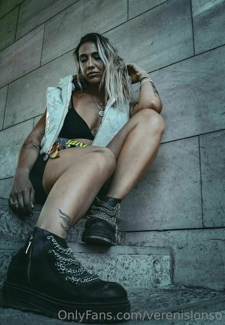 verenislonso スター 裸 画像