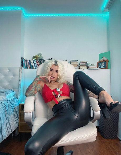 agataruizofficial ヌードスター 写真