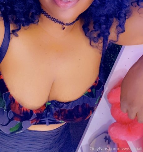 ohlivvynoir エロティック女優 写真