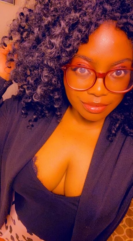 ohlivvynoir ポルノモデル 画像