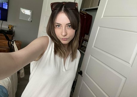 Kelsey Grzybowski エロティックなポルノスター 写真