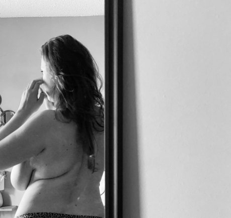 中出し 主観 オンリーファンズ 美しいxxx 写真