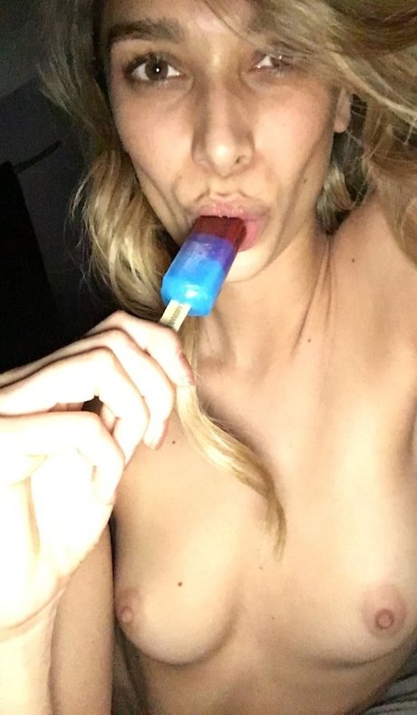 April Love Geary かわいいモデル 写真