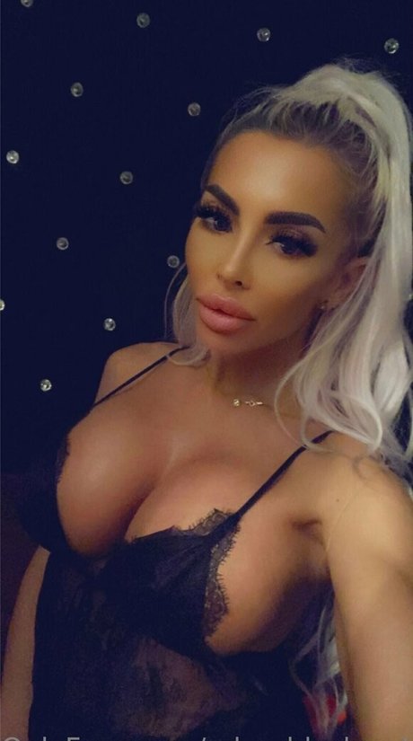 フィットネスコーチオンリーファンズ エロ 画像