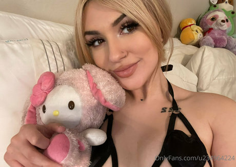 itsazaleaxo かわいいモデル 写真