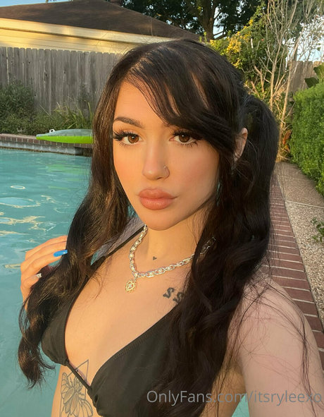 itsazaleaxo 高品質モデル 画像