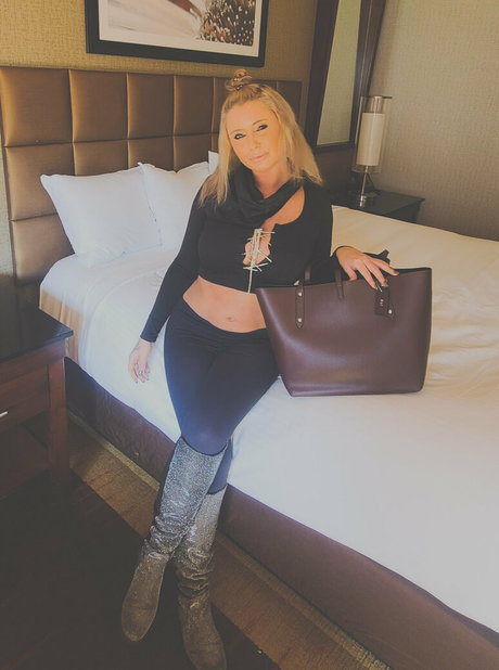 ワックスオンリーファン アートポルノ 写真