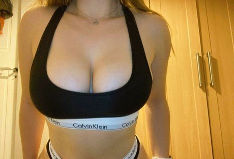 SportsbraTaylor セクシーモデル 写真