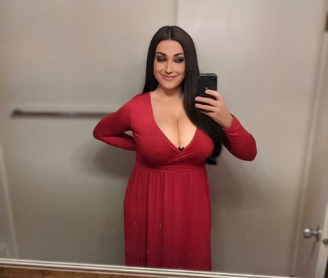 ThighHiBby 美しいモデル 画像