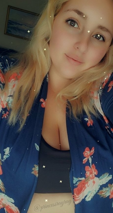 巨乳で痩せているオンリーファンズ 美しい 画像