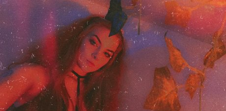 スキニーモデルオンリーファンズ セクシーヌード 写真