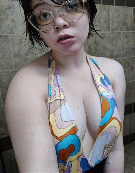 Lilac Lullaby 無料のポルノスター ギャラリー