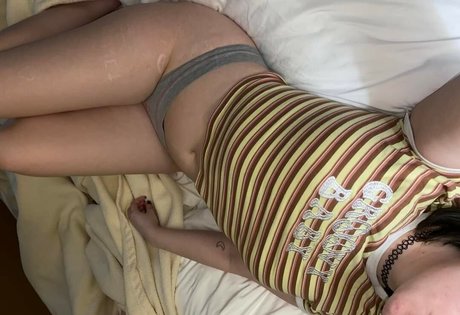 Lilac Lullaby 最高のモデル 写真