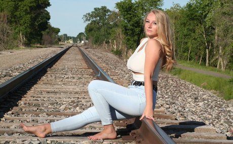 ブロンドのお尻オンリーファンズ ホット 画像