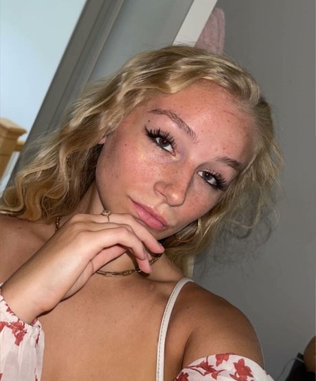 巨乳カップルオンリーファンズ 無料 写真