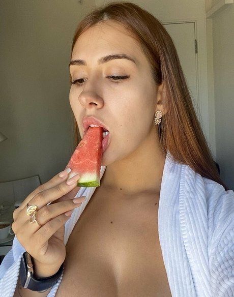 潮吹きオンリーファンズ セクシー裸 画像