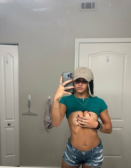 ヘンタイオンリーファンズ ポルノ 写真