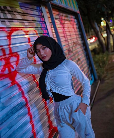 oklinfia ポルノモデル 画像