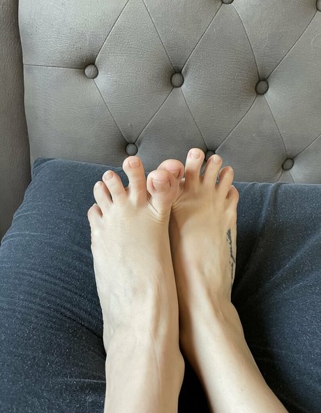 金髪の筋肉オンリーファンズ 美しいヌード 写真