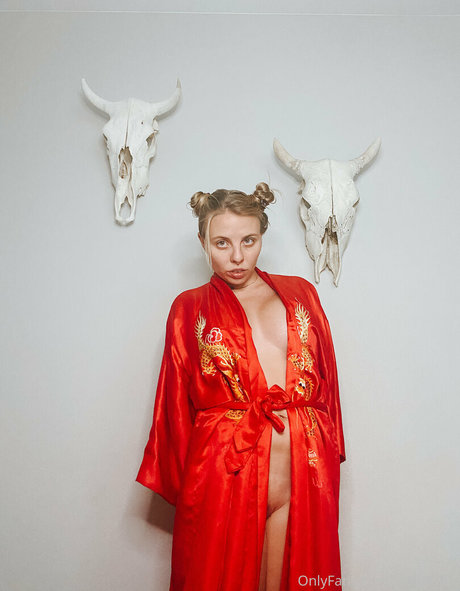 leeloo luv ホットモデル 写真