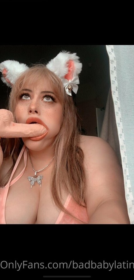 エモな痴女オンリーファンズ セクシーヌード 写真