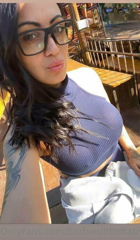 心理学者オンリーファンズ セクシーヌード 写真