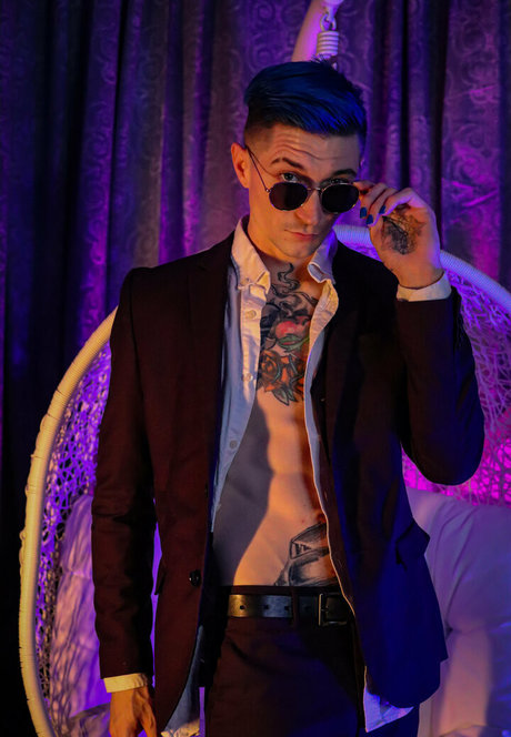 40歳のオンリーファンズ アートヌード 画像