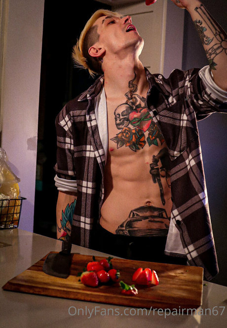 ぽっちゃりブロンドのオンリーファンズ セクシー 写真