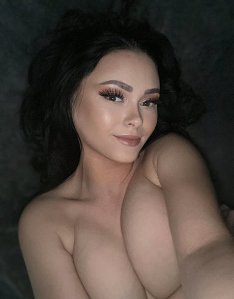 巨乳アマチュアオンリーファンズ エロ 画像