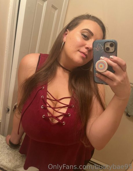 Bustybae95 ポルノスター ギャラリー