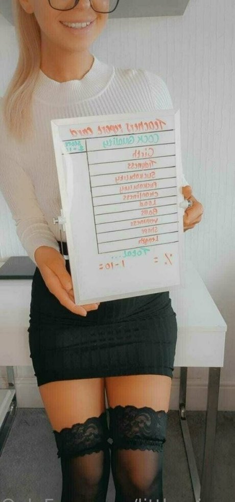 セクシーなブルネットのオンリーファンズ パーフェクト 画像