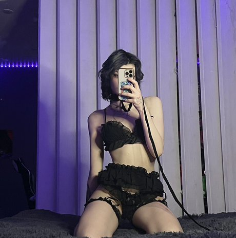 Flutterow ポルノスター ギャラリー