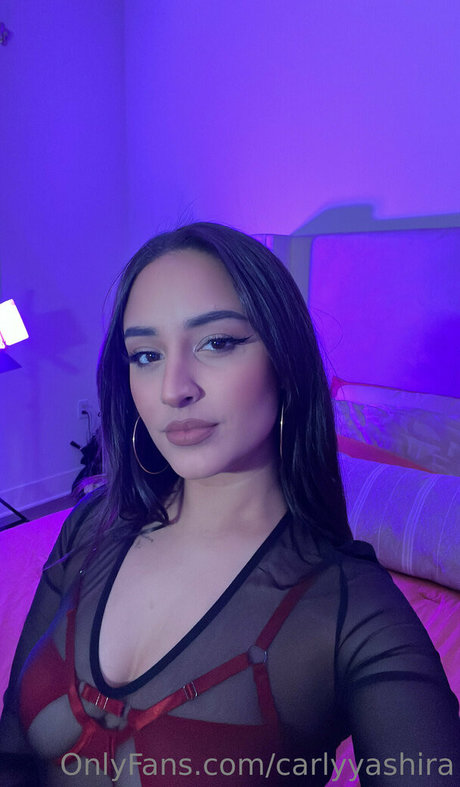 carlyyashira トップモデル 画像