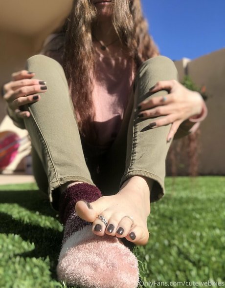 スキニーモデルオンリーファンズ エロチック 写真