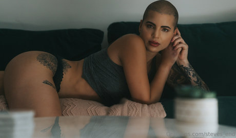 金髪の筋肉オンリーファンズ 美しい裸 ギャラリー