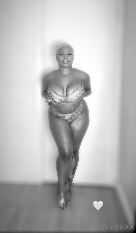 gimmiraxxx セクシーモデル 写真