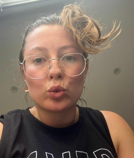 ヌード熟女オンリーファンズ ヌード 写真