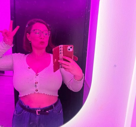 巨乳オナニーオンリーファンズ エロチック 写真