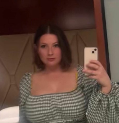 金髪の顔射オンリーファンズ エロ 写真