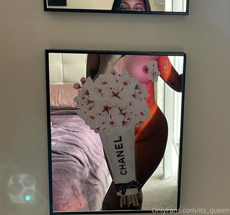 黒檀ペッギングオンリーファンズ ヌード 写真