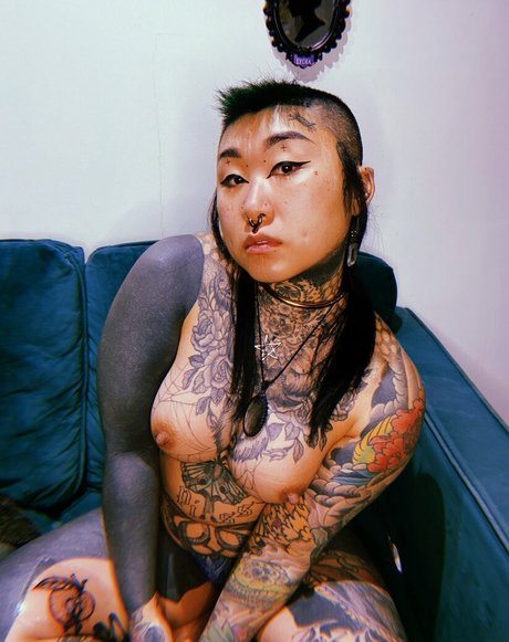 Sif Blvck 裸モデル 画像