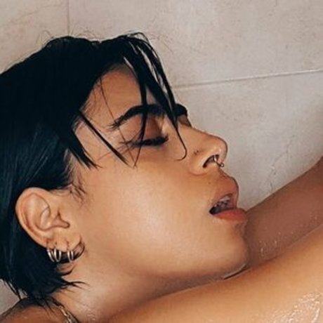 ラテン系ママオンリーファンズ アートポルノ 写真