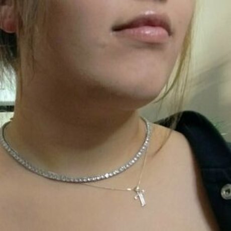 セクシーなブルネットのオンリーファンズ 美しい 写真