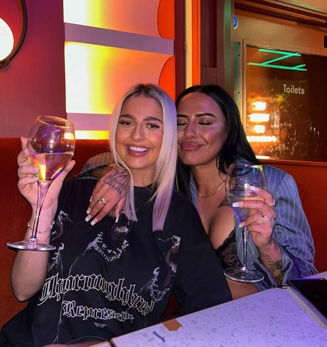 弁護士オンリーファンズ エロチック 画像