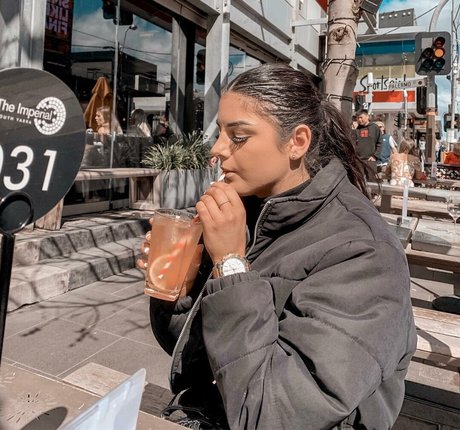 ティーンフィンガリングオンリーファンズ エロ 写真